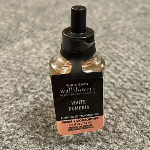 White Barn Wallflowers White Pumpkin Fragrance Refill - Black and Peach